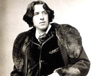 Oscar_Wilde_sitting_portrait