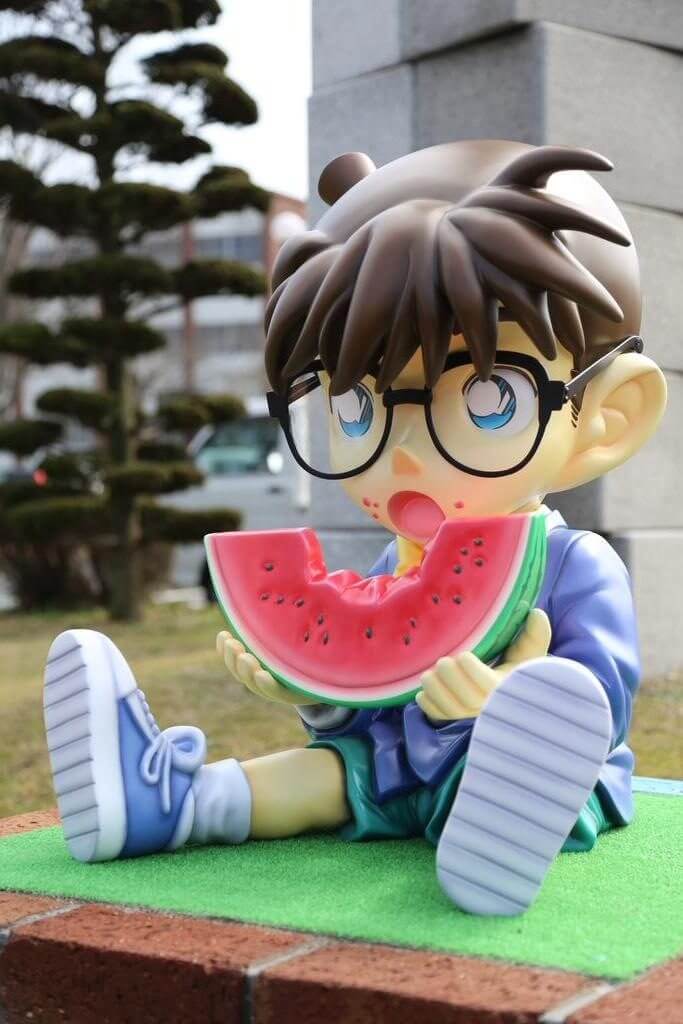 patung lucu conan