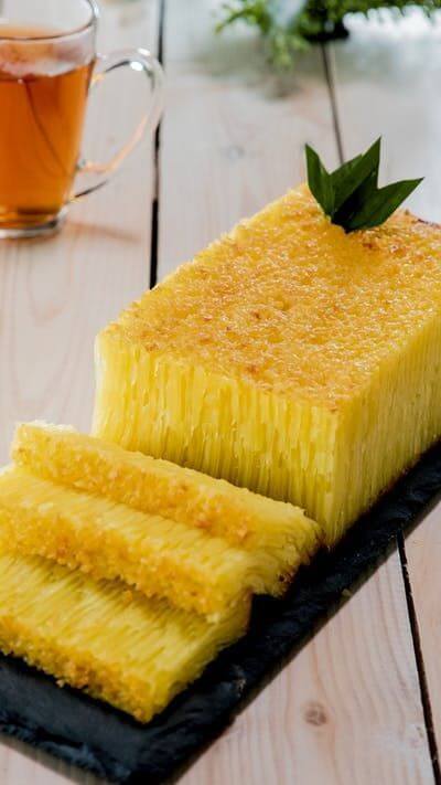 15 Gambar Makanan Khas Indonesia Terlezat Yang Membuatmu Mau Makan Terus 4 Makanan-Indonesia-Bika-Ambon