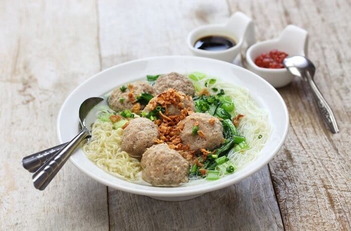 15 Gambar Makanan Khas Indonesia Terlezat Yang Membuatmu Mau Makan Terus 7 Makanan-Indonesia-Bakso-Sapi