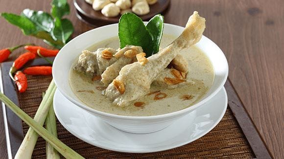 15 Gambar Makanan Khas Indonesia Terlezat Yang Membuatmu Mau Makan Terus 12 Makanan-Indonesia-Opor-Ayam