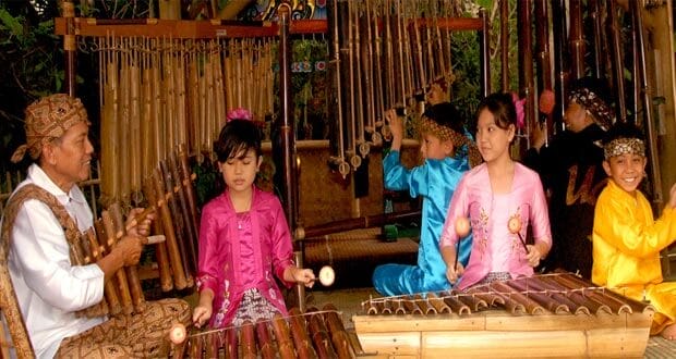 kenalkan budaya indonesia sejak dini