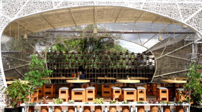 tempat nongkrong di bandung hummingbird eatery