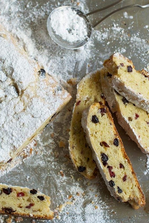 makanan-manis-saat-natal-07-fruity-stollen-cake