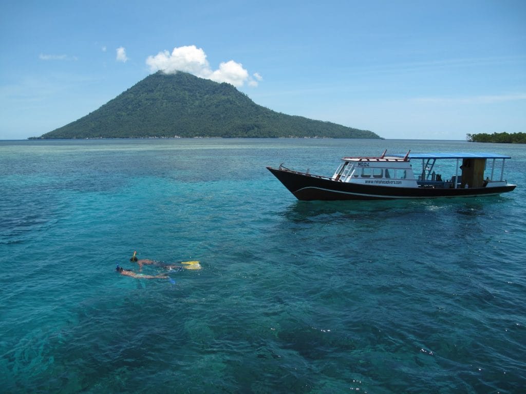 spot-wisata-di-manado-06-pulau-manado-tua