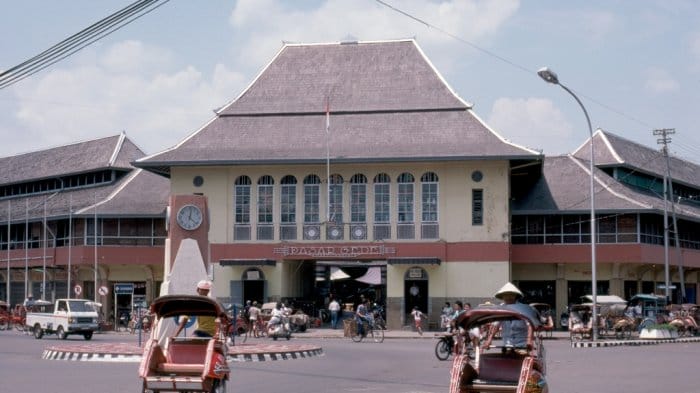 tempat-belanja-oleh-oleh-di-solo-02-pasar-gede-solo