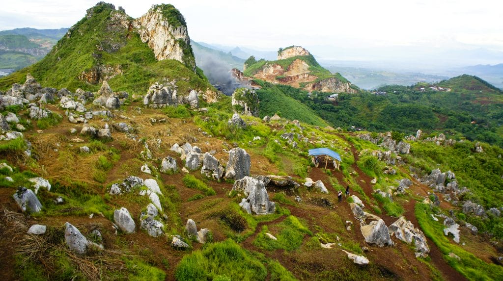 tempat-wisata-di-bandung-05-stone-garden-geopark