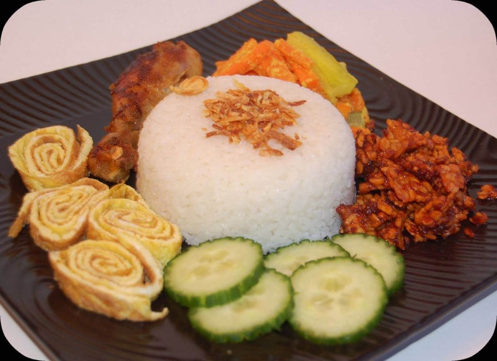makanan-khas-banten-nasi-uduk