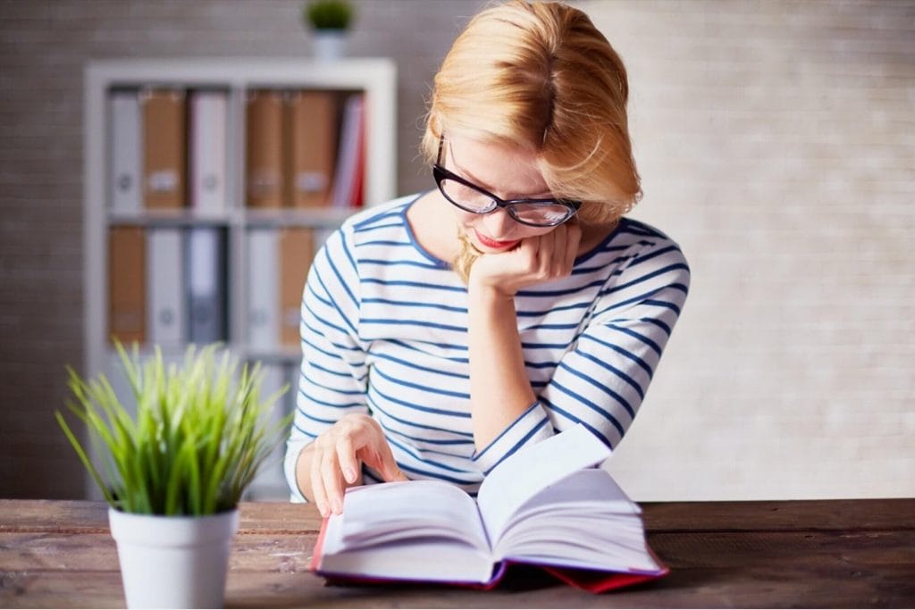 cara-menghilangkan-stress-membaca-buku