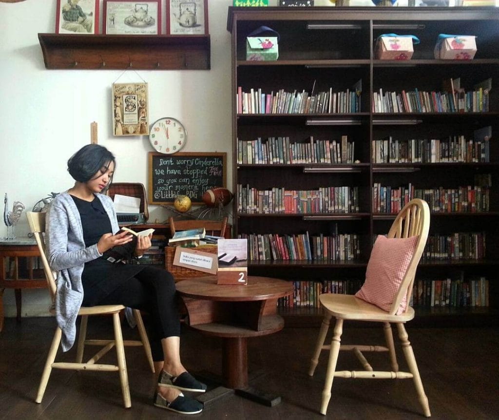 inspirasi-bisnis-cafe-liitle-wings-cafe-and-library