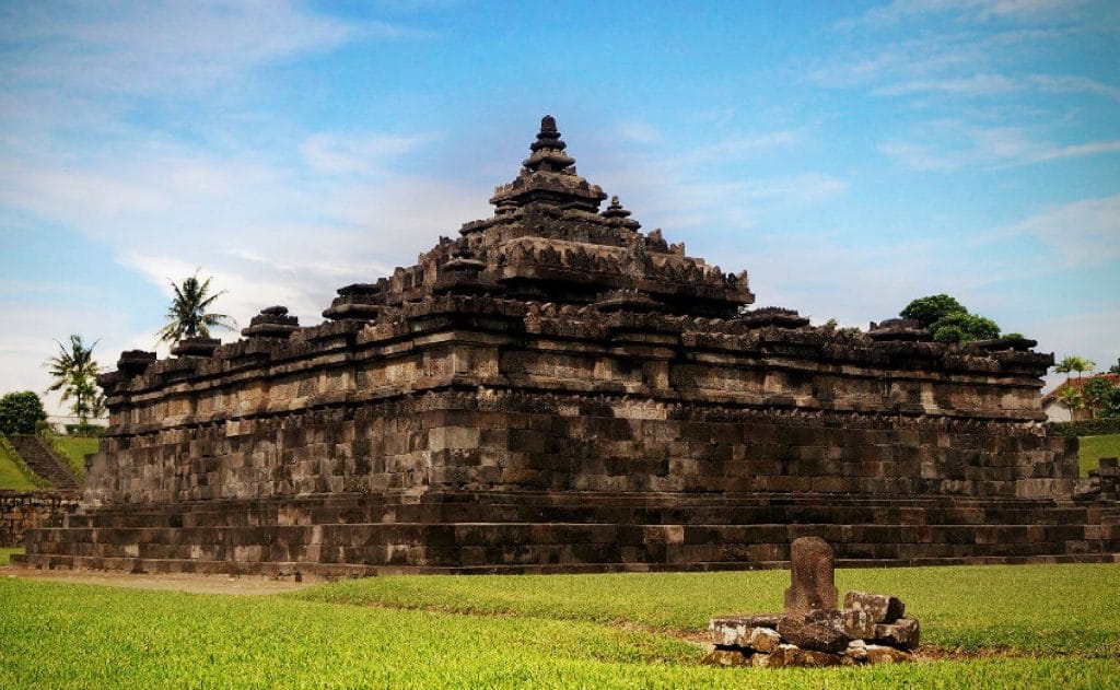 destinasi-wisata-di-yogyakarta-candi-sambisari