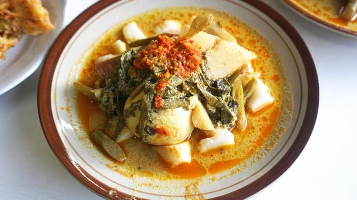 Lima Kreasi Ketupat 2 1. Ketupat Sayur