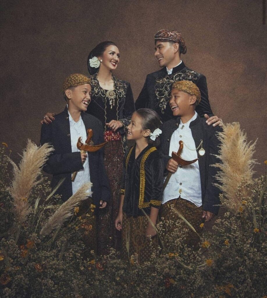 Foto Keluarga : Menciptakan Kenangan Abadi Seni Membuat Foto yang Berharga 2 foto keluarga