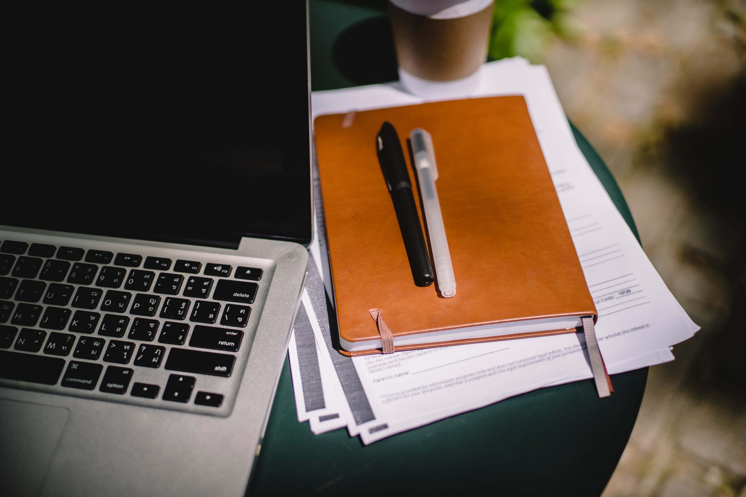 Buku Agenda Kulit: Membawa Gaya ke Meja Kerja Anda dengan Uprint 1 buku agenda kulit